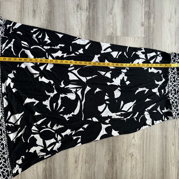 White House Black Market Monochrome Maxi Dress - Picture 5 of 8